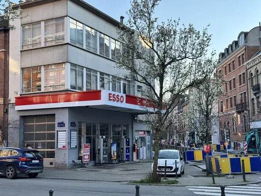 油價太高了！這國人「出國」去加油　一趟可省1285元