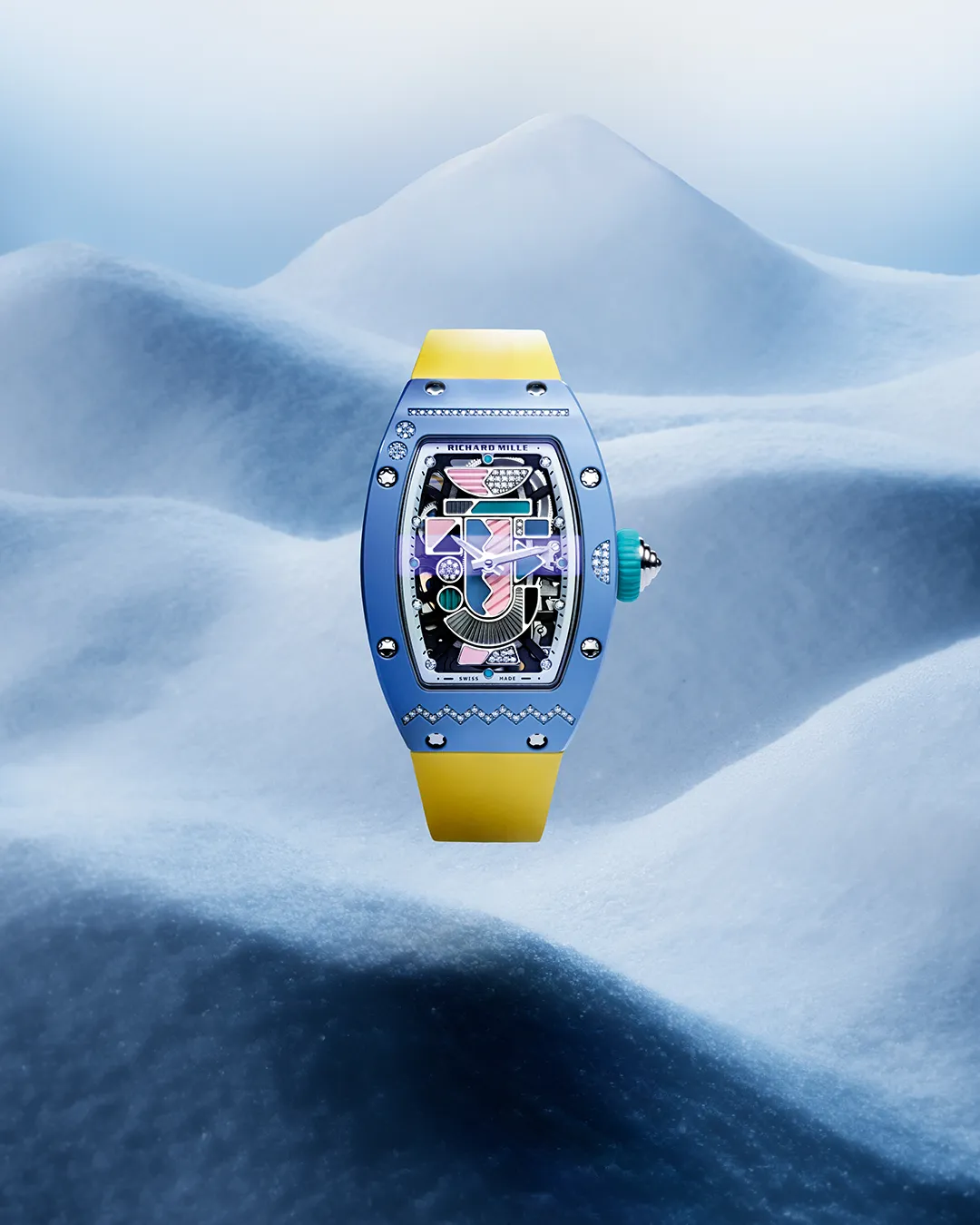 RM 07-01粉藍色TZP陶瓷款，31.40*45.23mm，藍色TZP陶瓷錶圈、微噴砂白金中層錶殼，鍍銠5N紅金錶盤，CRMA2鏤空自動上鍊機芯，動力儲存50小時，防水深度50米，限量50只。品牌提供 