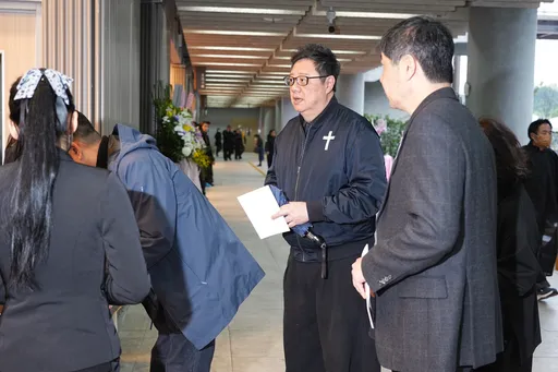 袁惟仁今告別式　昔同組「凡人二重唱」老搭檔莫凡成首位到場星友