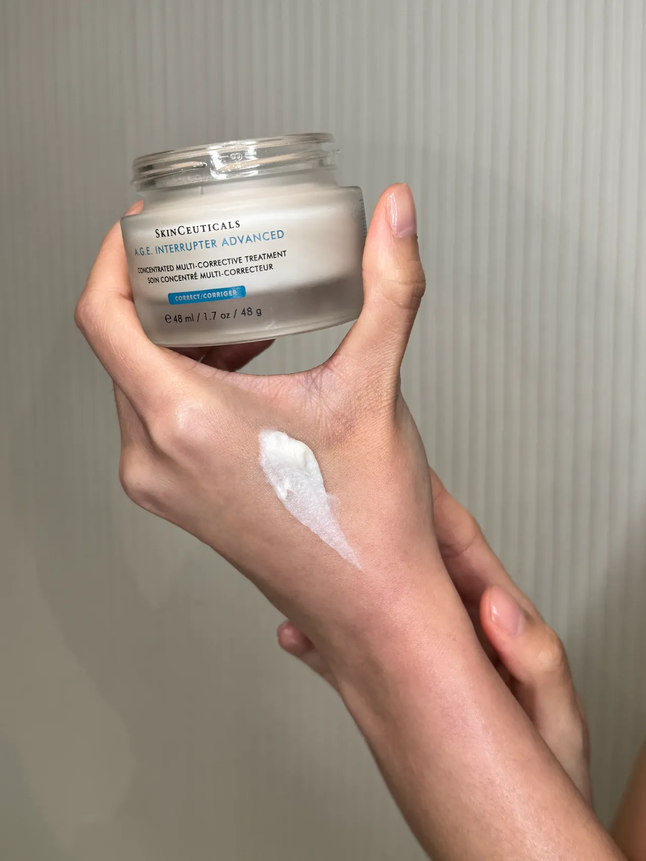 修麗可A.G.E.普拉斯鏈活膚緊緻霜，48ml／7500元。張家玲攝