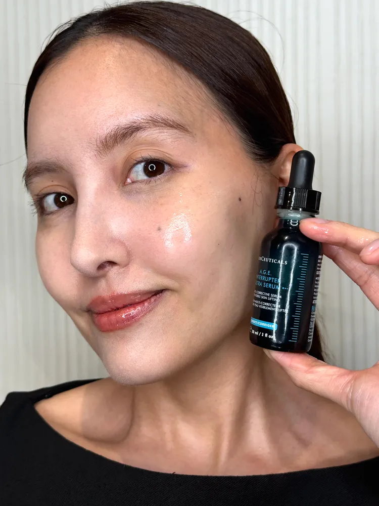 修麗可「電波V臉瓶」A.G.E.極效賦活緊緻精華，30m／5190元。張家玲攝