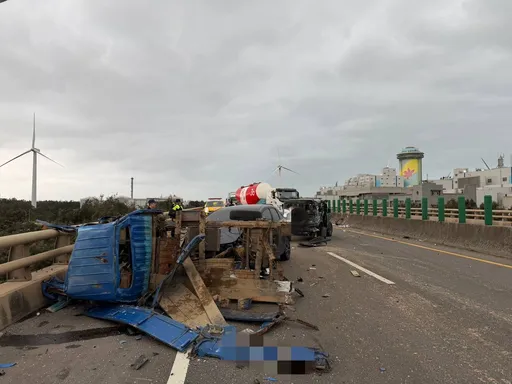 桃園恐怖4車追撞　5傷2命危！現場一片慘狀