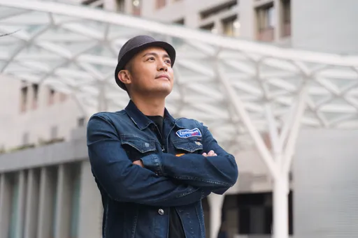 范逸臣酒吧駐唱月薪僅1萬多　收入不穩不敢和家人坦承