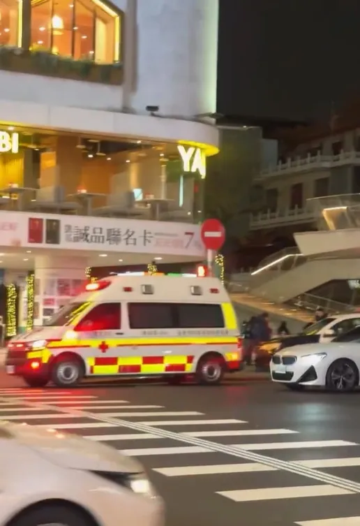 救護車在現場待命。翻攝畫面