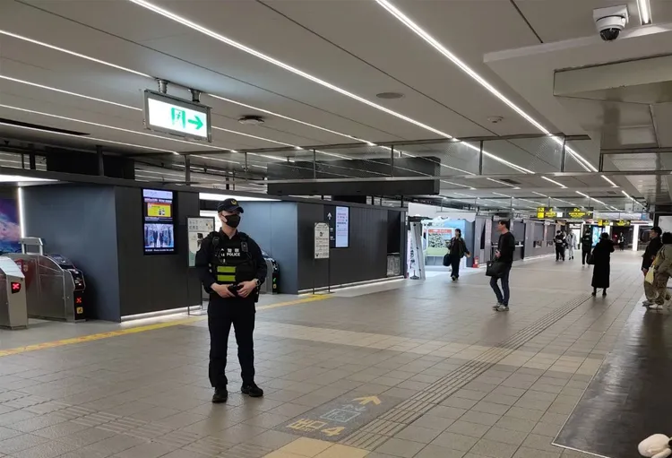 警方於站內進行守望。翻攝畫面