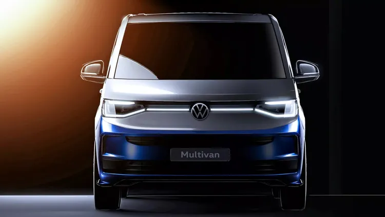 Multivan T7車頭仍保留LED橫貫燈條，但頭燈內部光型與雙色車身設計將有所更新。原廠照片