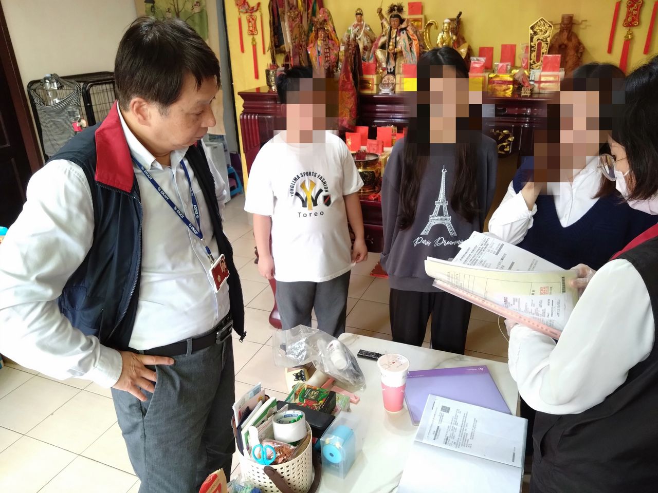 單親媽罹腦瘤欠健保費! 桃園分署柔性執法慰問並轉介社會援助