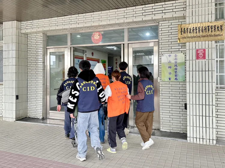 沈女不斷袒護男友，將販毒行為全攬在身上，讓員警也搖頭。民眾提供