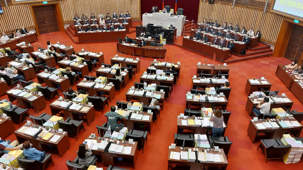 鳳山區民進黨初選民調出爐，現任3議員均過關，「湧言會」鄧巧佩，政二代蘇致榮搶下其他2席。資料照