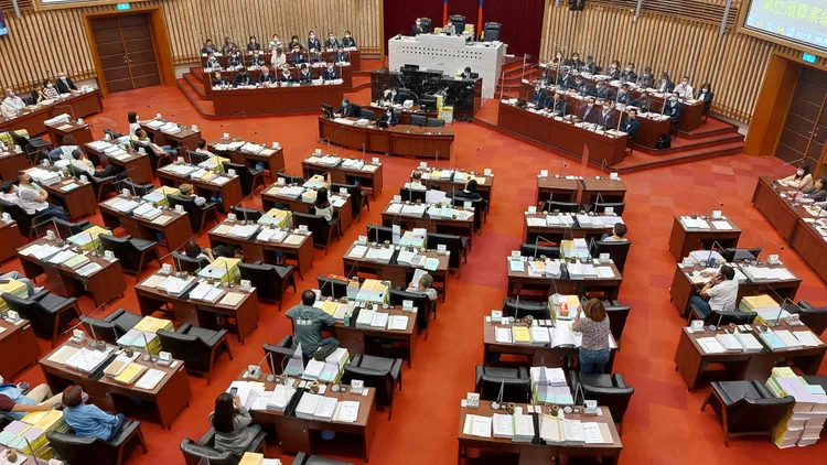 鳳山區民進黨初選民調出爐，現任3議員均過關，「湧言會」鄧巧佩，政二代蘇致榮搶下其他2席。資料照