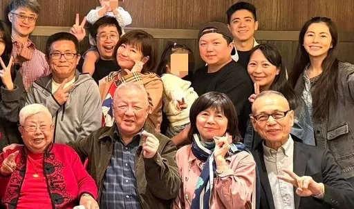 Selina頻傳懷上二寶　久違現身為人瑞外婆慶生長這樣