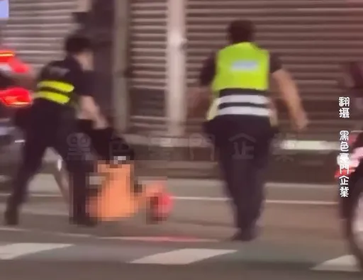 台中弒母男全裸逛大街遭逮　送醫大鬧急診室！母脫離險境