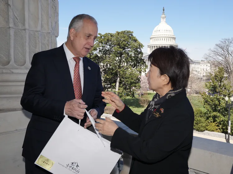 盧秀燕感謝巴拉特主席扮演台美關係關鍵力量。台中市政府官網