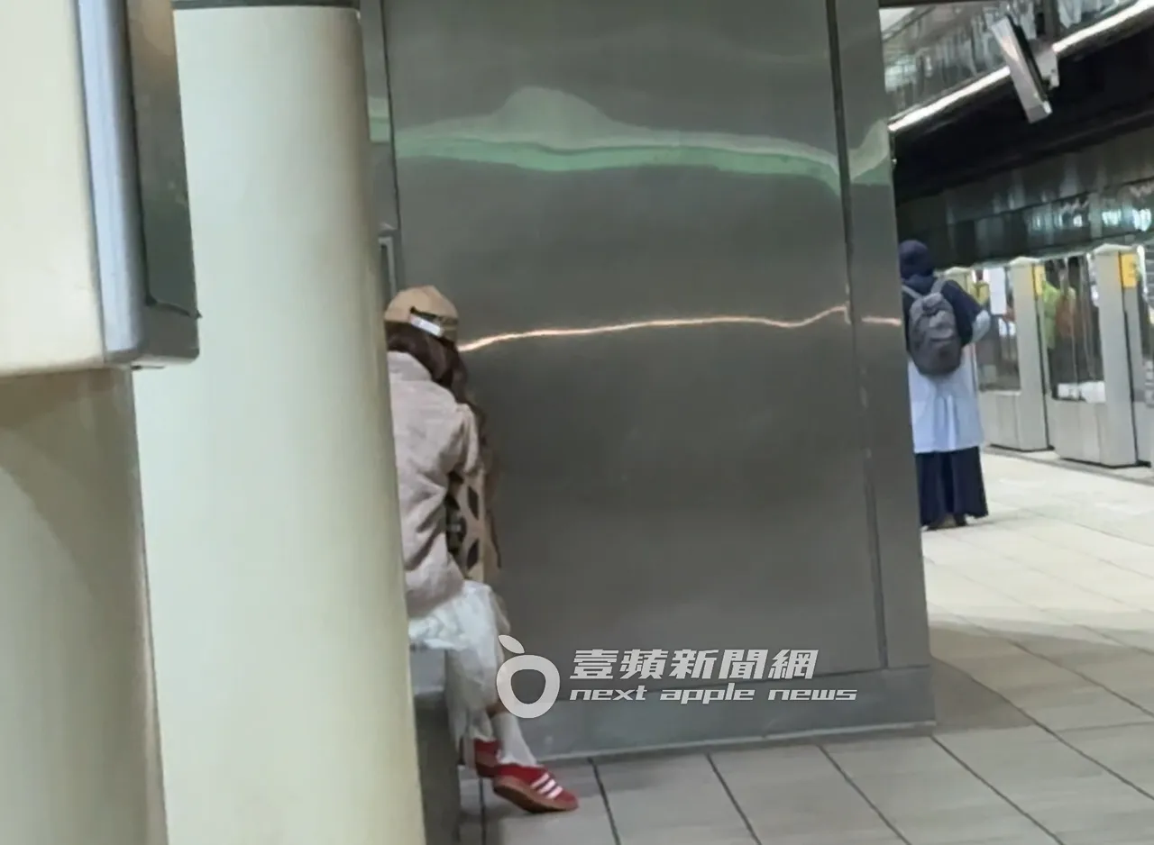 王心恬走到捷運小南門站搭車。特勤中心攝