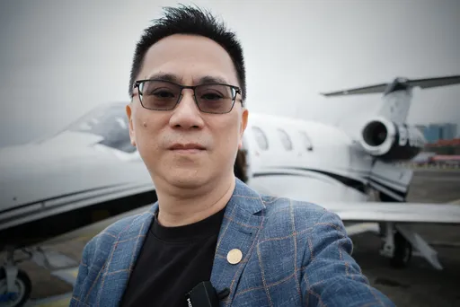 卓榮泰「松指部起飛」包機看球賽遭轟！486先生霸氣曬1照回擊