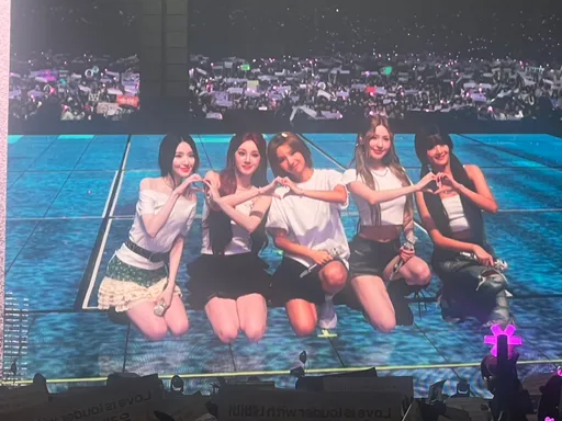 舒華率i-dle攻大巨蛋性感熱舞！小學生粉絲站椅子上搶看亂象百出