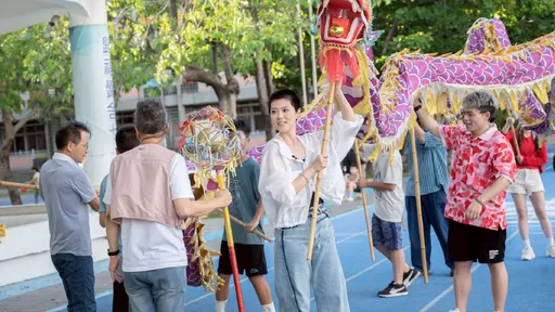 曹雅雯自爆初戀牽小手交換日記　沈玉琳誇她髮型：適合當兵