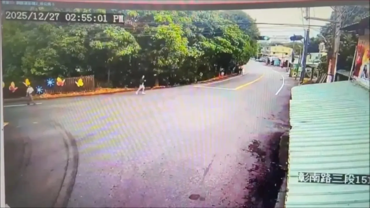 肇事後多名移工下車逃竄。民眾提供