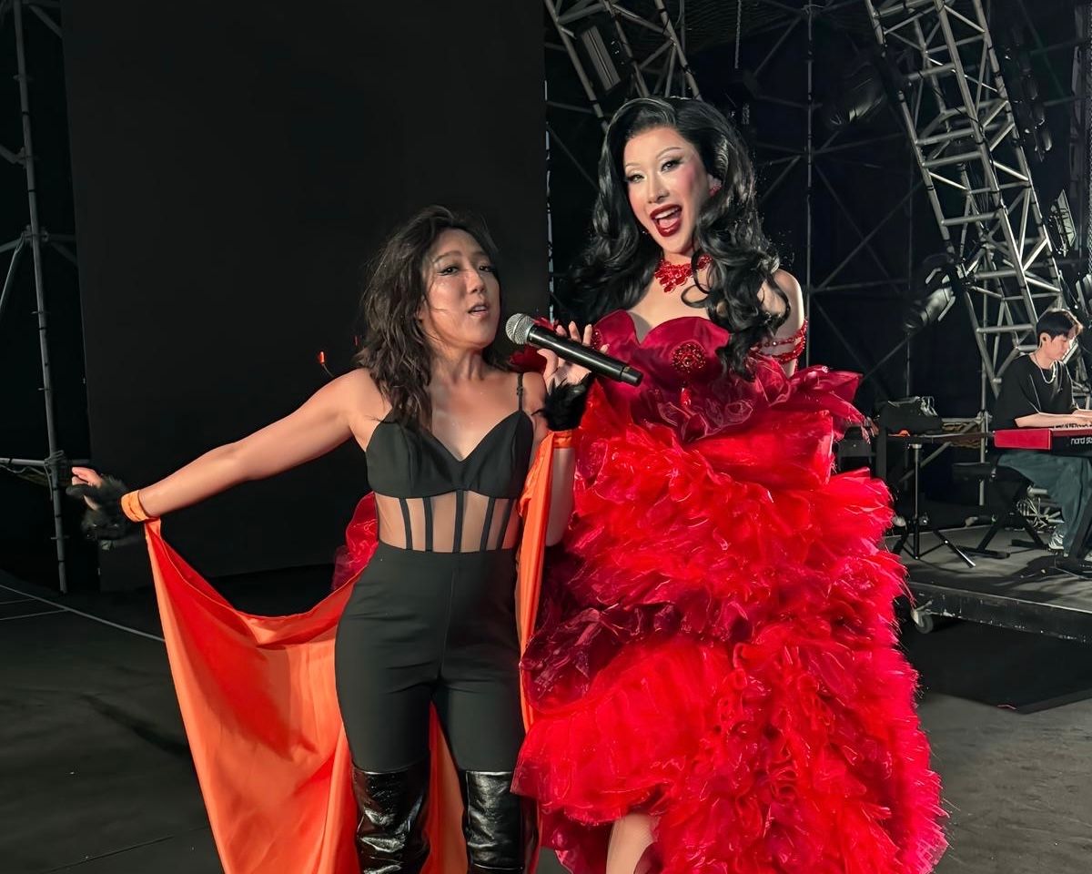 李竺芯大港合體蕉佛瘋到台上「開苞」 大會英文旁白哥真實身分竟是台語歌王