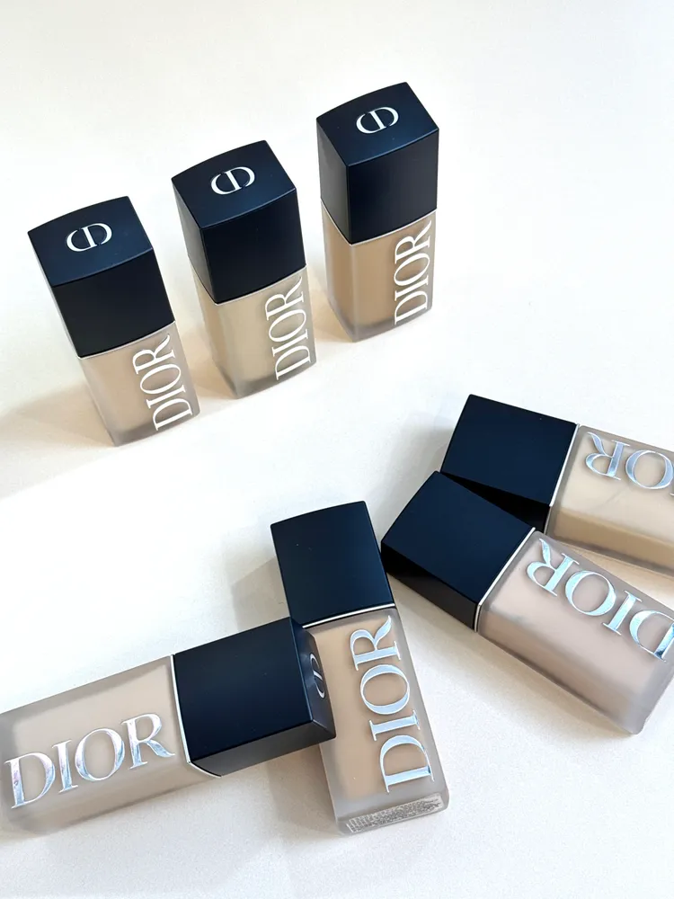 Dior超完美持久柔霧粉底液，30ml／2700元。張家玲攝