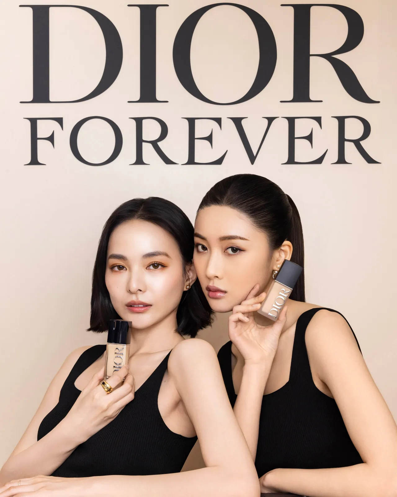 Dior超完美持久粉底液，共有「柔光」與「柔霧」兩種版本。品牌提供