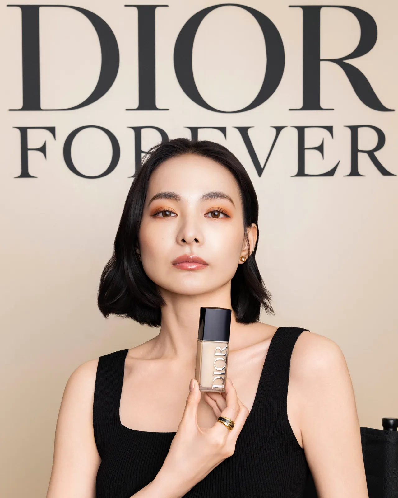 Dior超完美持久柔光粉底液帶有水光潤澤妝感。張家玲攝