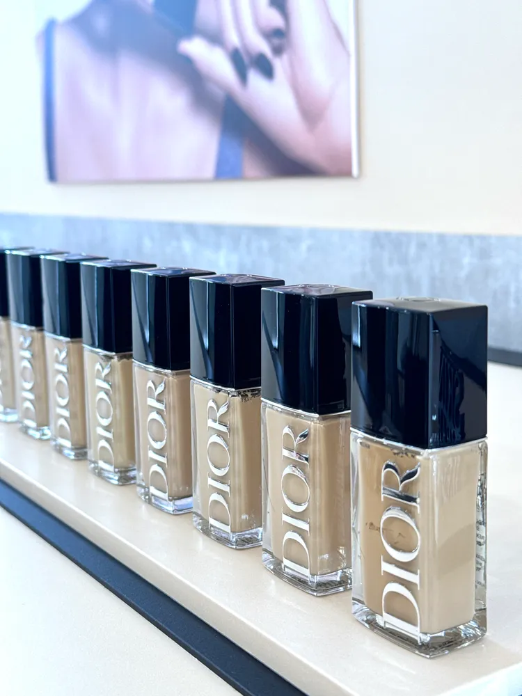 Dior超完美持久柔光粉底液，30ml／2700元。張家玲攝