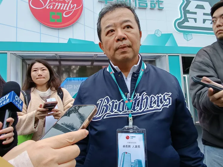 中國信託金控今前進台大校園參與徵才博覽會，釋出超過7150個職缺。中信金控人資長卓長興受訪。許麗珍攝