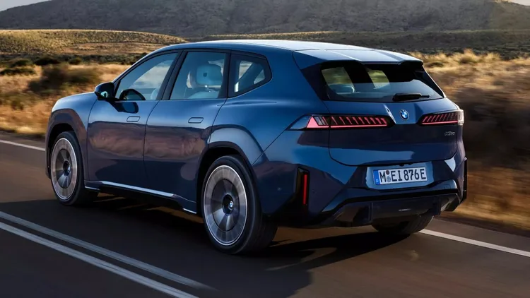 iX3 50 xDrive採雙馬達四輪驅動配置，最大馬力輸出約469PS，0–100km/h加速約4.9秒可完成。原廠照片