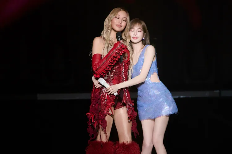 A-Lin與王心凌台上揪喝「開心水」。众悅娛樂提供