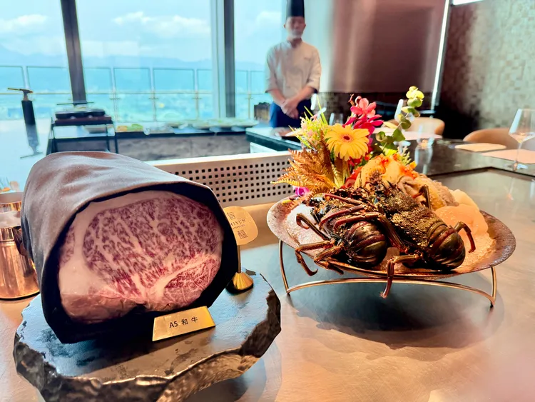 全新春夏菜單可吃到活龍蝦、南極圓鱈及A5和牛等食材。莊偉祺攝