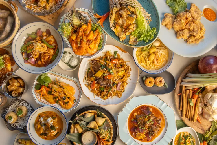 HAWKER好客南洋餐廳《南洋集錦巡禮》暢饗體驗，集結逾十五道經典南洋精粹隨心續點。業者提供