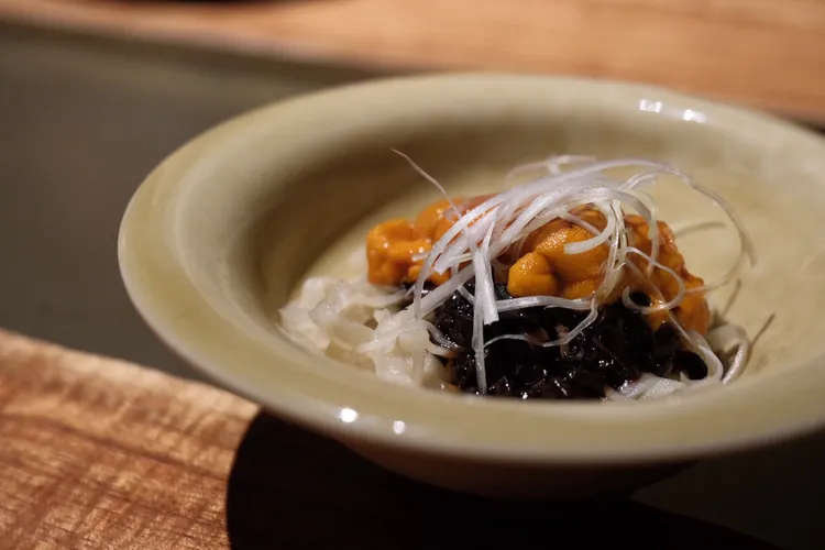 一月與盈科聯手的《十年》星光晚宴中，Paul推出的「海膽炸醬麵」將延伸到新菜單。豊漁餐飲集團提供