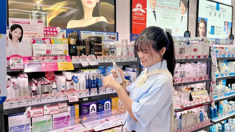 屈臣氏醫美女王節期間，醫美商品天天85折優惠，熱銷明星品加碼買一送一，為消費者打造美麗零死角肌膚。業者提供