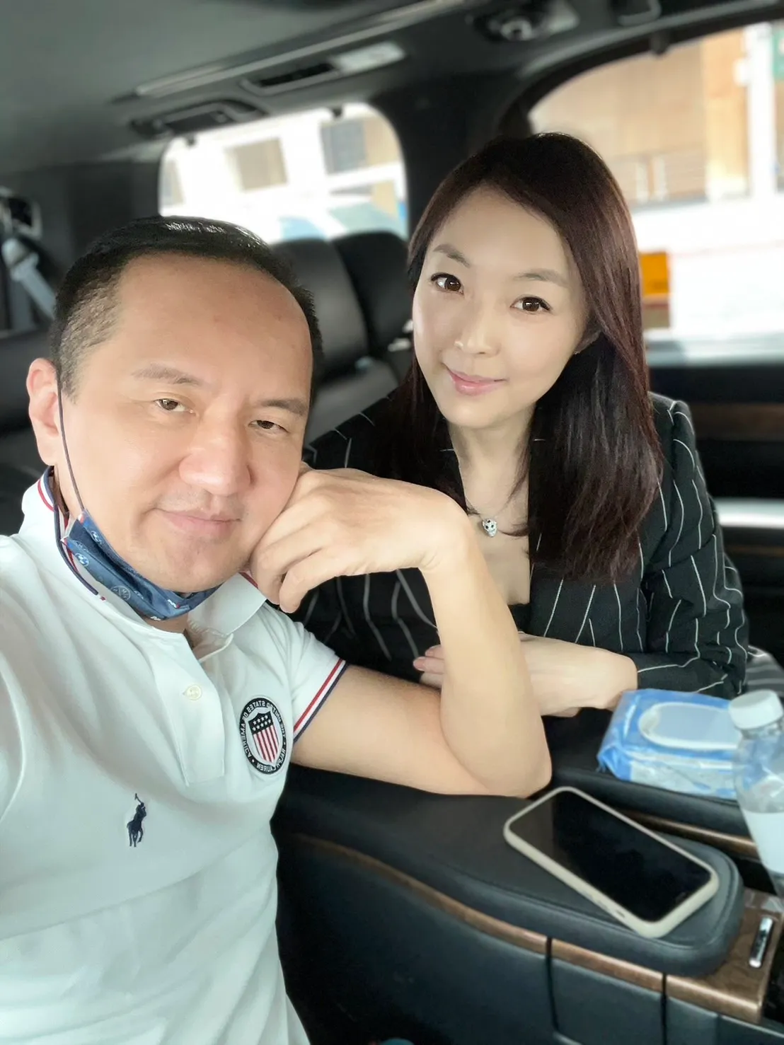 常如山（左）與劉怡萱數年前開始交往，女方身上要價約85萬元的卡地亞項鍊，就是由他贈送。