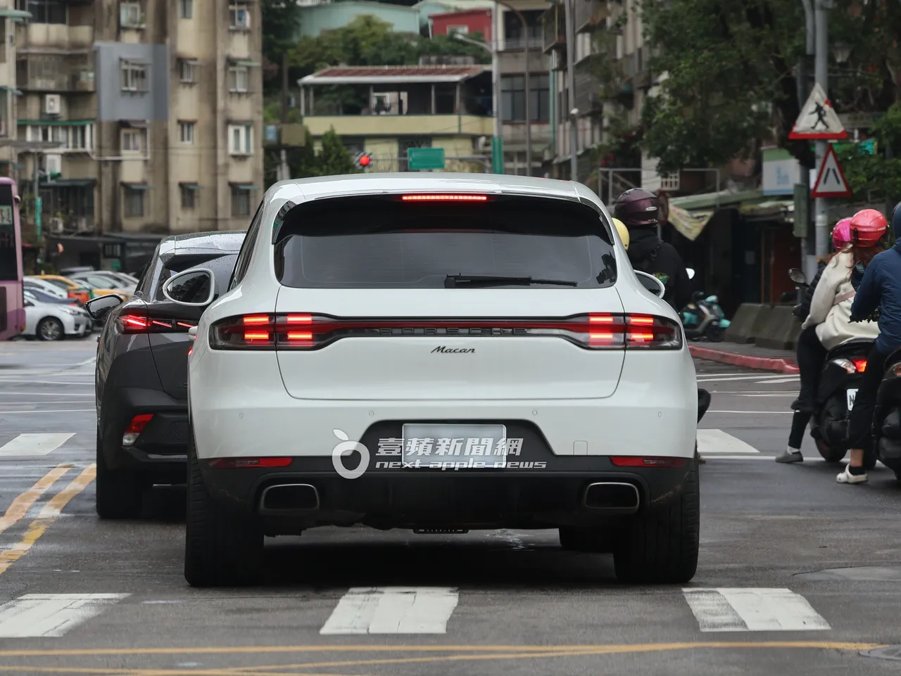 常如山贈送給劉怡萱的保時捷Macan休旅車。特勤中心攝