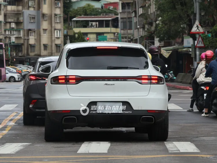 常如山贈送給劉怡萱的保時捷Macan休旅車。特勤中心攝