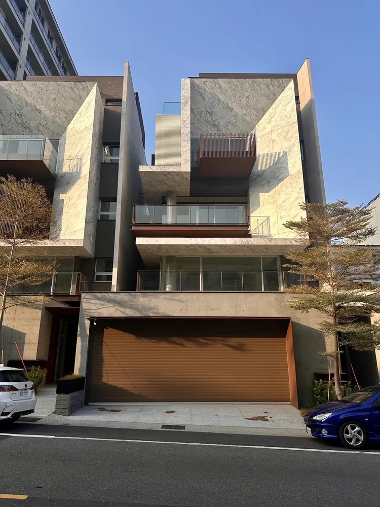 常如山贈送給劉怡萱的台南市東區豪宅。