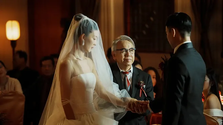 余香凝、田啟文在《雙囍》飾演的父女情深圈粉無數，兩人承諾破億親自來台謝票。水花電影提供