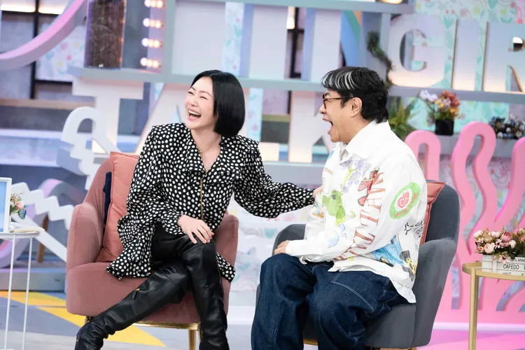 小S（左）和蔡康永說說笑笑，展現多年好交情。東森綜合台提供