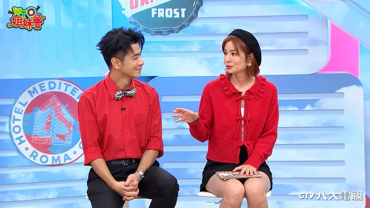 莎莎(右)在《WTO姐妹會》中提及過往在烘培創業的心路歷程。八大電視提供