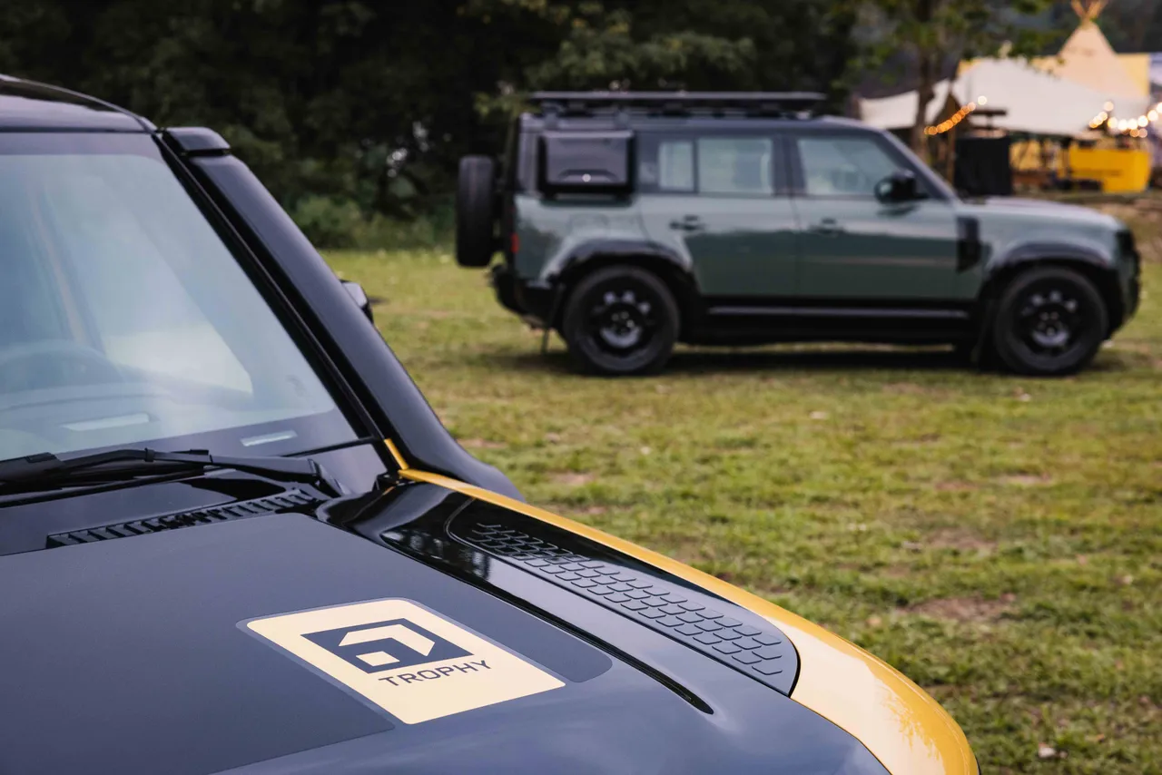 運用獨特的Trophy專屬徽飾點綴引擎蓋與C柱車側飾板，搭配車尾Trophy徽飾銘板，向經典致敬並呼應全新賽事主題。業者提供