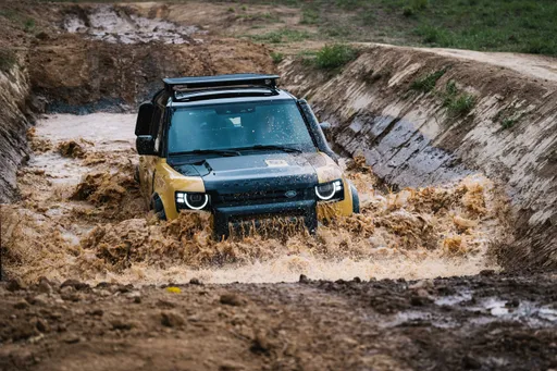 Defender Trophy全球探險挑戰賽首度登台　26年式Defender Trophy Edition限量登場