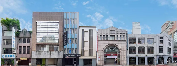 台北市中正區重慶南路一段109號危老重建案(左起第二三四五棟)現況。資料照片