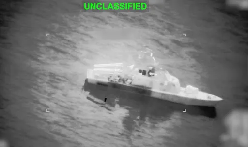 伊朗想在荷莫茲海峽布水雷　門都沒有！美軍炸毀16艘布雷船影片曝