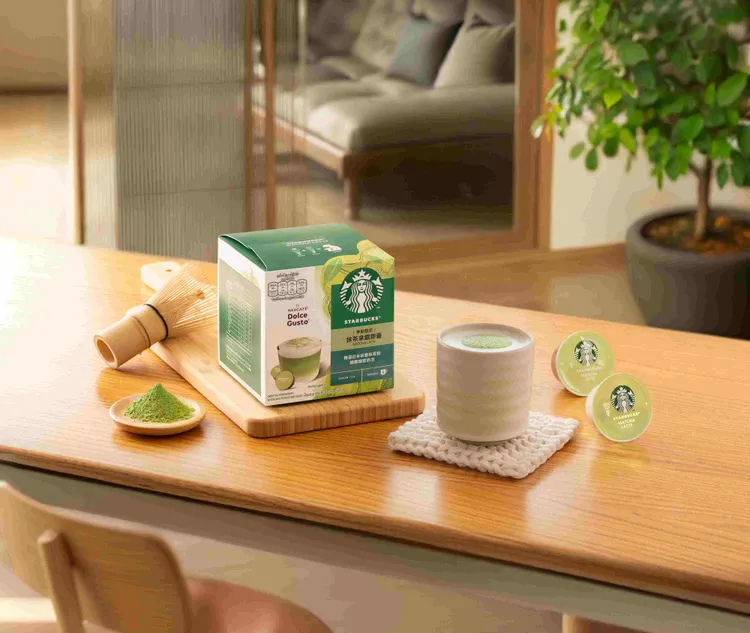抹茶星粉別錯過！「星巴克®抹茶拿鐵膠囊」精選日本研磨抹茶粉，配上細緻奶泡，呈現出層次分明的抹茶拿鐵色澤。業者提供