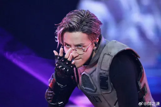 才演出到一半⋯薛之謙突慎重道歉　霸氣宣布全額退票+補償機酒