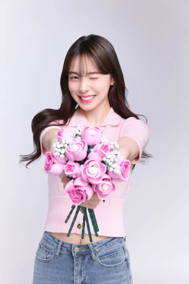 「樂高玩樂夥伴」李多慧示範如何在日常生活中透過拼砌找回創造與放鬆的時刻，讓生活多一點玩味。業者提供