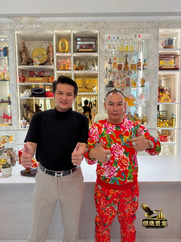 梁軒安拜訪「吊車大王」胡漢龑，兩人同框比讚。翻攝自梁軒安臉書