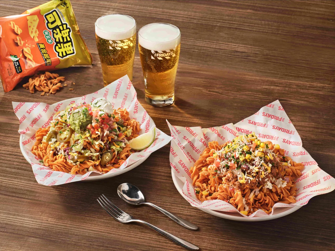 與可樂果合作，結合賽事轉播推出聯名限定餐點。TGI FRIDAYS提供